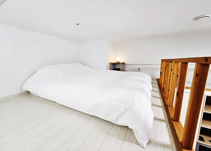 Apartment Skylakestay - Jamsil Luxury Skyline View Seokchon Lake, Lotte Tower, Lotte World *