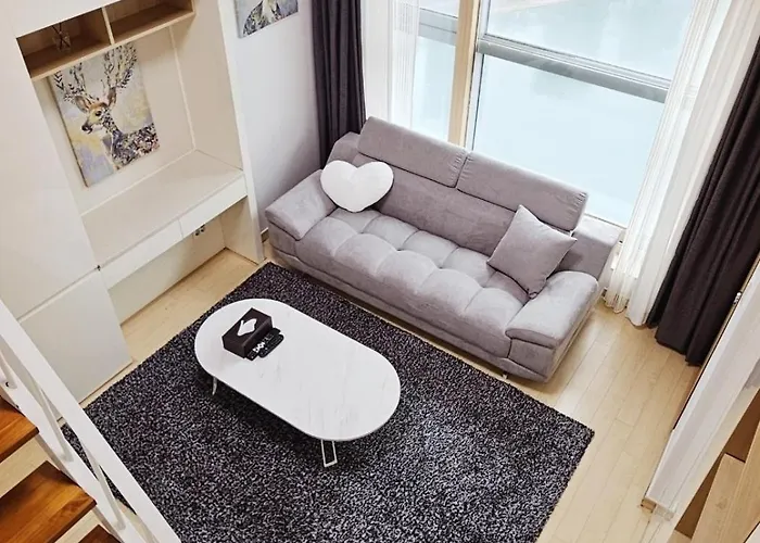 Apartment Skylakestay - Jamsil Luxury Skyline View Seokchon Lake, Lotte Tower, Lotte World *
