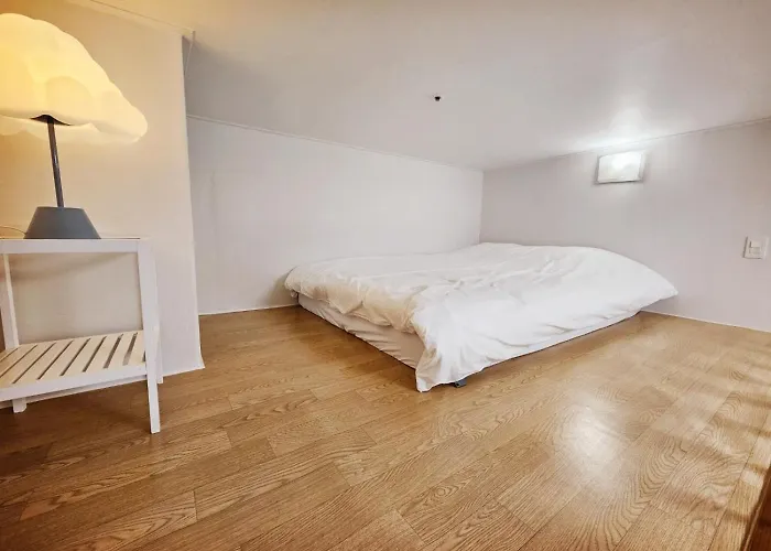 Apartment Skylakestay - Jamsil Luxury Skyline View Seokchon Lake, Lotte Tower, Lotte World *
