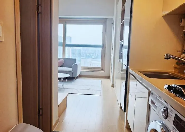 Apartment Skylakestay - Jamsil Luxury Skyline View Seokchon Lake, Lotte Tower, Lotte World Seoul