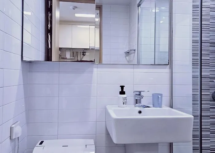 Apartment Skylakestay - Jamsil Luxury Skyline View Seokchon Lake, Lotte Tower, Lotte World *
