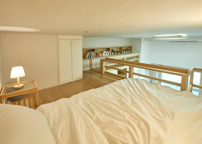 Apartment Skylakestay - Jamsil Luxury Skyline View Seokchon Lake, Lotte Tower, Lotte World Seoul