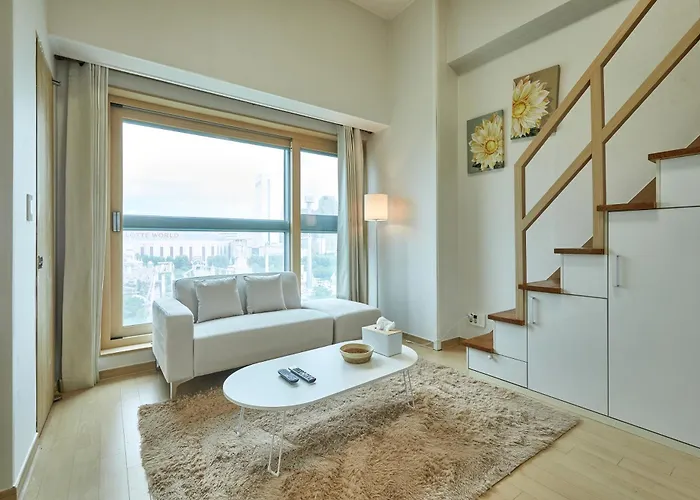 Apartment Skylakestay - Jamsil Luxury Skyline View Seokchon Lake, Lotte Tower, Lotte World